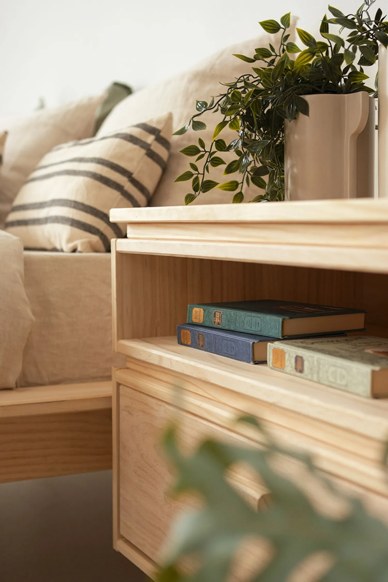 Muebles LUFE Mesitas De Noche|Mesitas De Noche^AIKA mesita de noche con hueco y cajón 78x62
