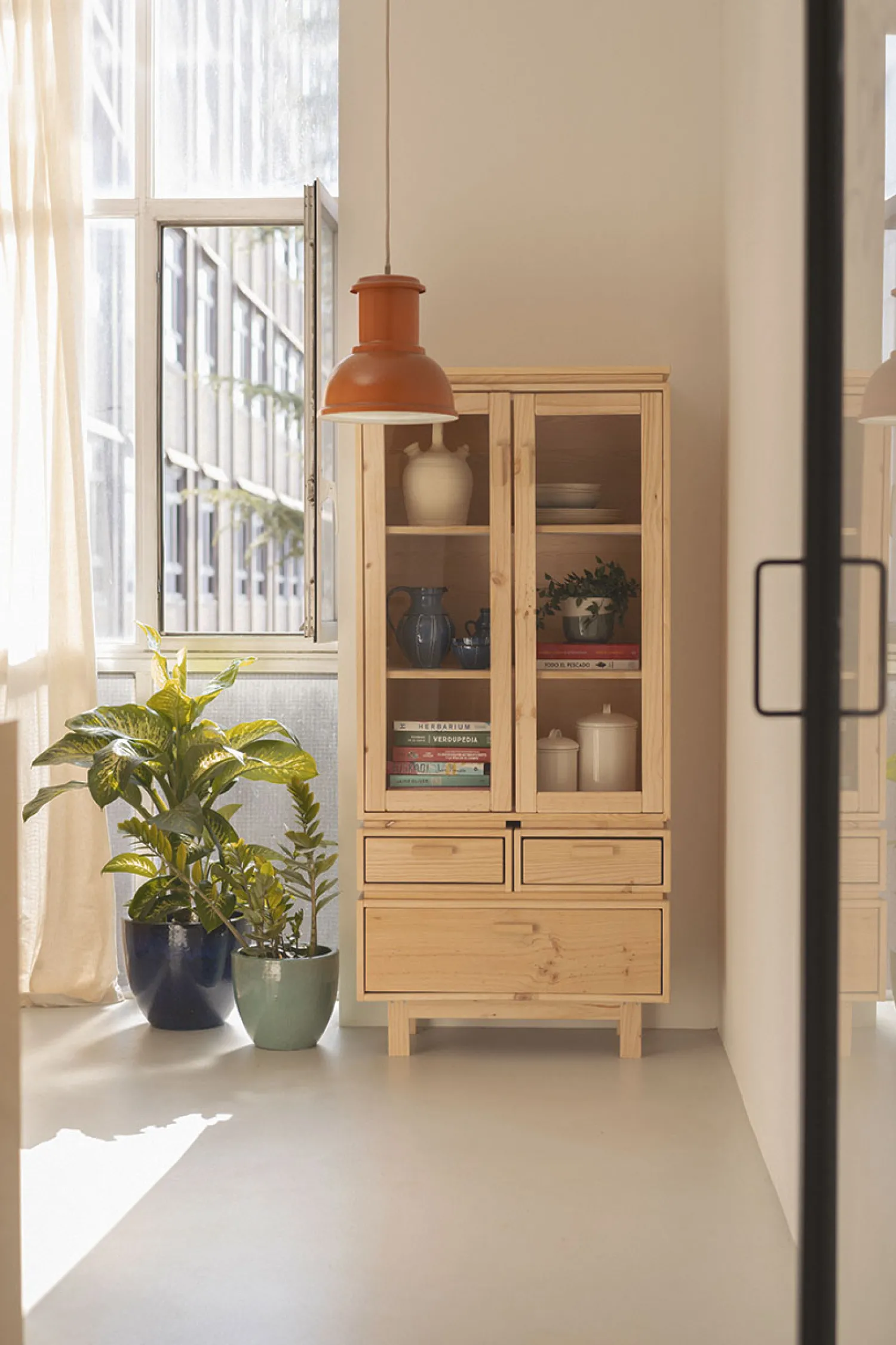 Muebles LUFE Vitrinas^AIKA vitrina con 3 cajones 78x173
