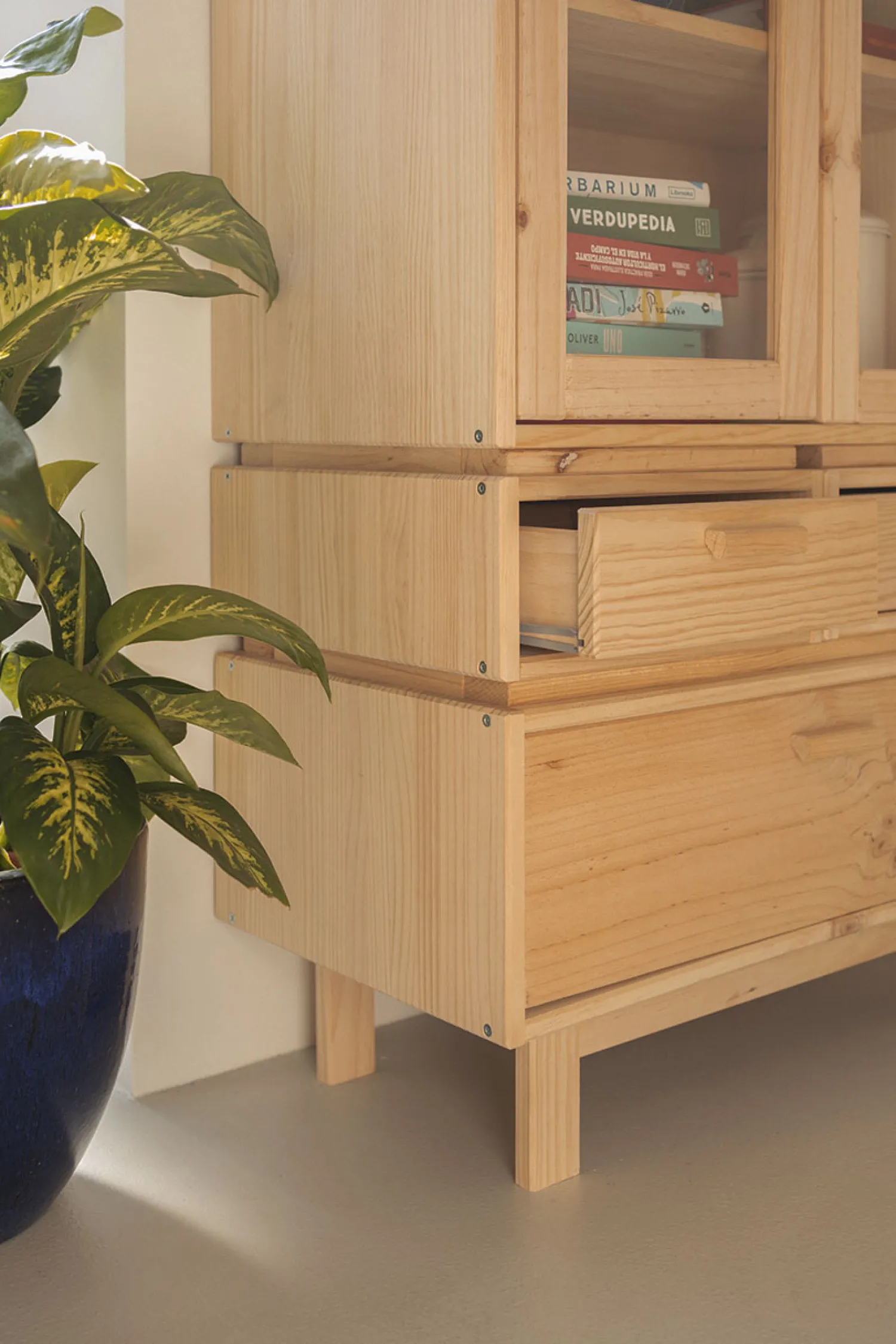 Muebles LUFE Vitrinas^AIKA vitrina con 3 cajones 78x173