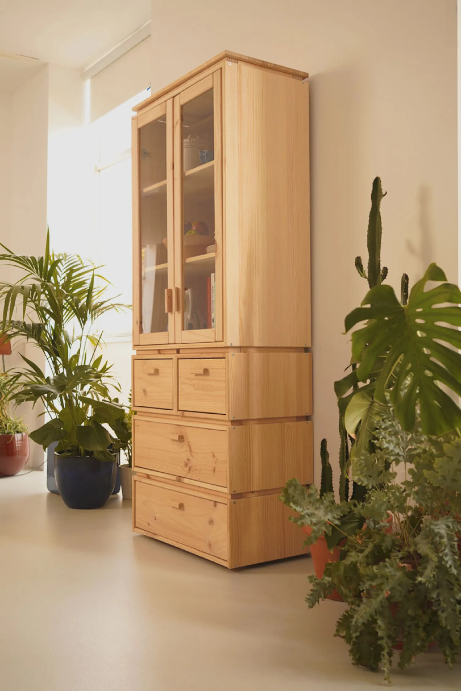 Muebles LUFE Vitrinas^LIBE vitrina con 4 cajones 78x198