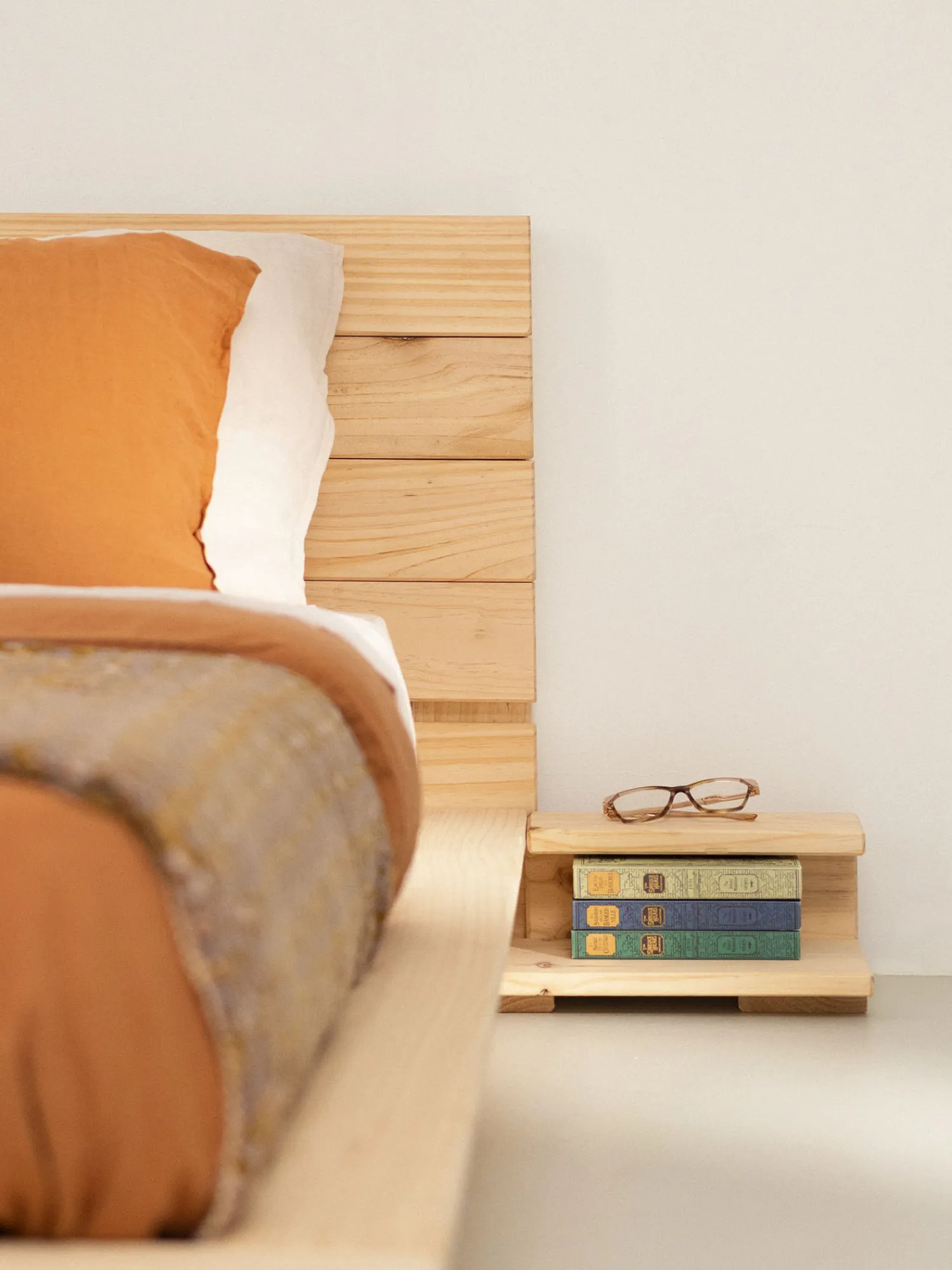 Muebles LUFE Camas De Suelo Y Tatamis|Camas 150^LUR cama tatami con mesitas y cabecero de pared 160